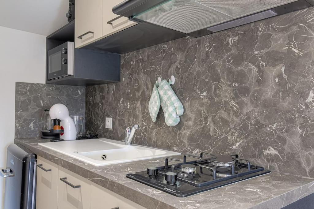 Le Francfort - Les Appartements De L'Olivier Loyettes Ngoại thất bức ảnh